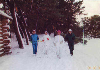 雪の中を新潟楽走会の仲間たちと共に走る（新潟市、寺尾中央公園で）